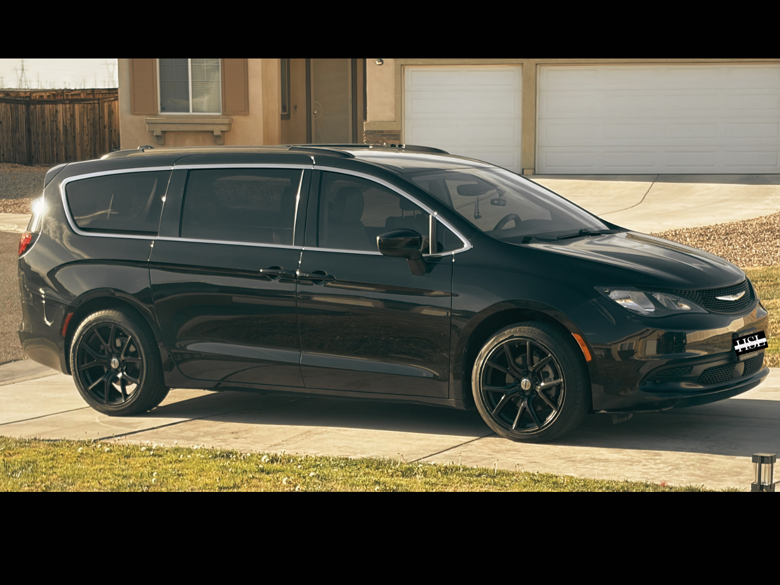 Chrysler Voyager Side View in the driveway